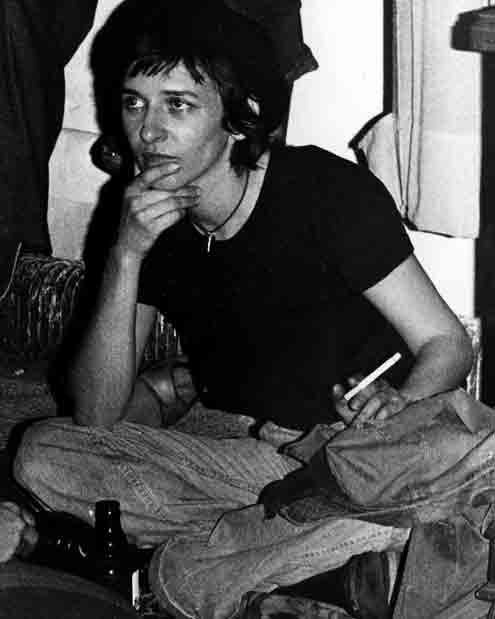 Cristina Perincioli_mit_tellermine.jpg